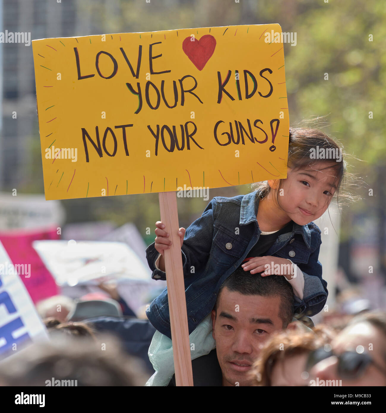 San Francisco, USA. 24 mars, 2018. Une jeune fille montre contre la violence armée dans la marche pour la vie à San Francisco, USA. Photo : Paul Jeffrey/Alamy Live News Banque D'Images