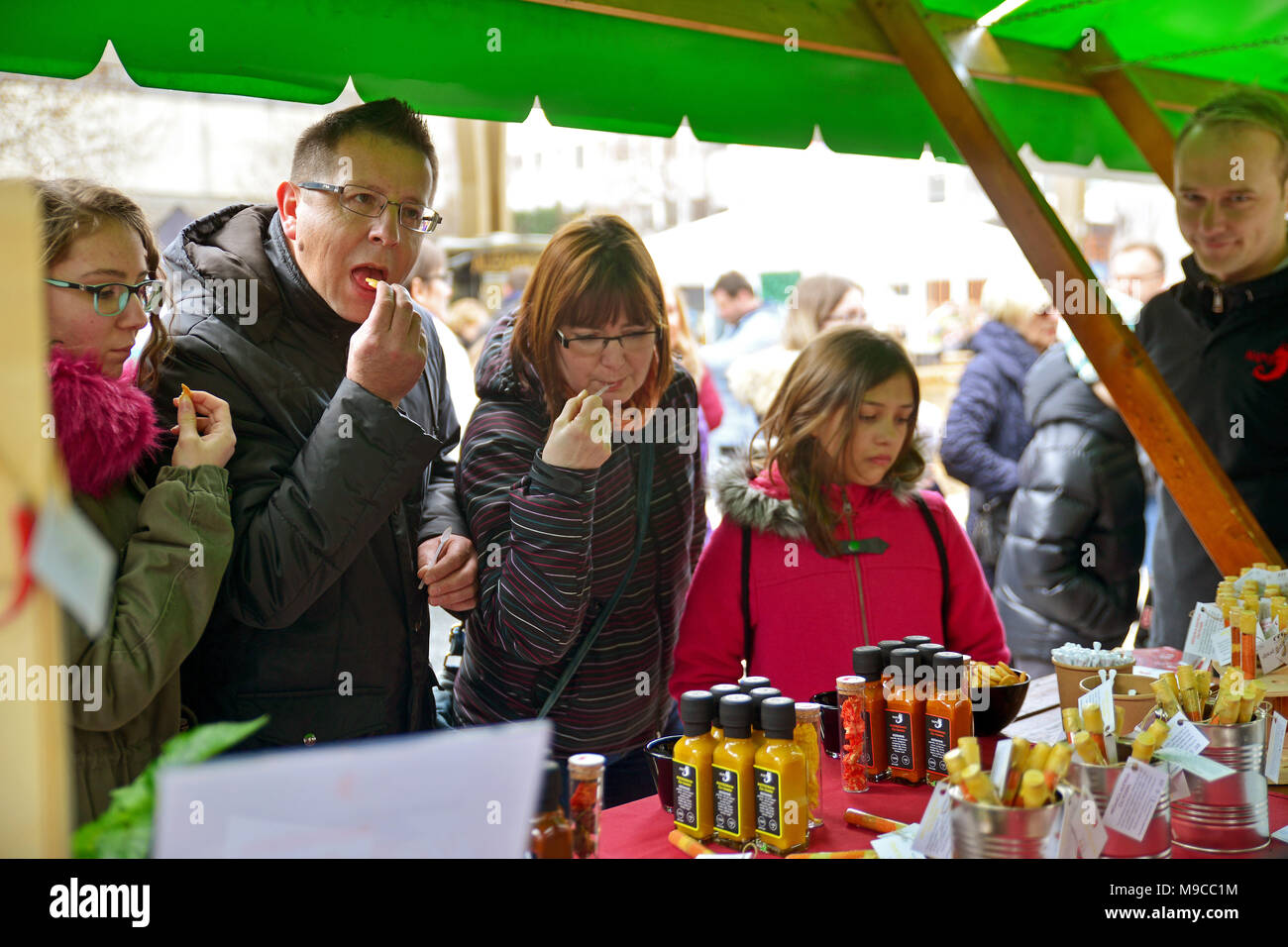 Maribor, Slovénie, le 24 mars 2018. Premier Festival International de chili et de chocolat qui a eu lieu à Maribor. Stojs Lomovsek Crédit : Matic / Alamy Live News Banque D'Images Maribor, Slovénie, le 24 mars 2018. Premier Festival International de chili et de chocolat qui a eu lieu à Maribor. Stojs Lomovsek Crédit : Matic / Alamy Live News Banque D'Images