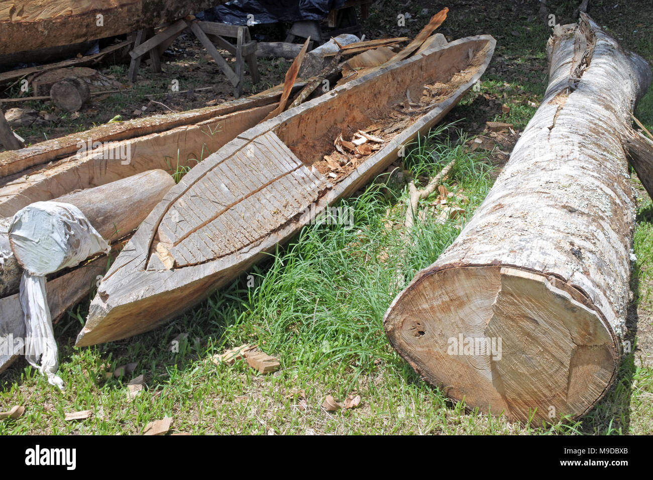 Canoë Polynésien artisanat sculpture sur bois à partir d'un seul journal  d'arbres à Rarotonga, îles Cook.navigation traditionnel polynésien a été  utilisé depuis des milliers d'ye Photo Stock - Alamy