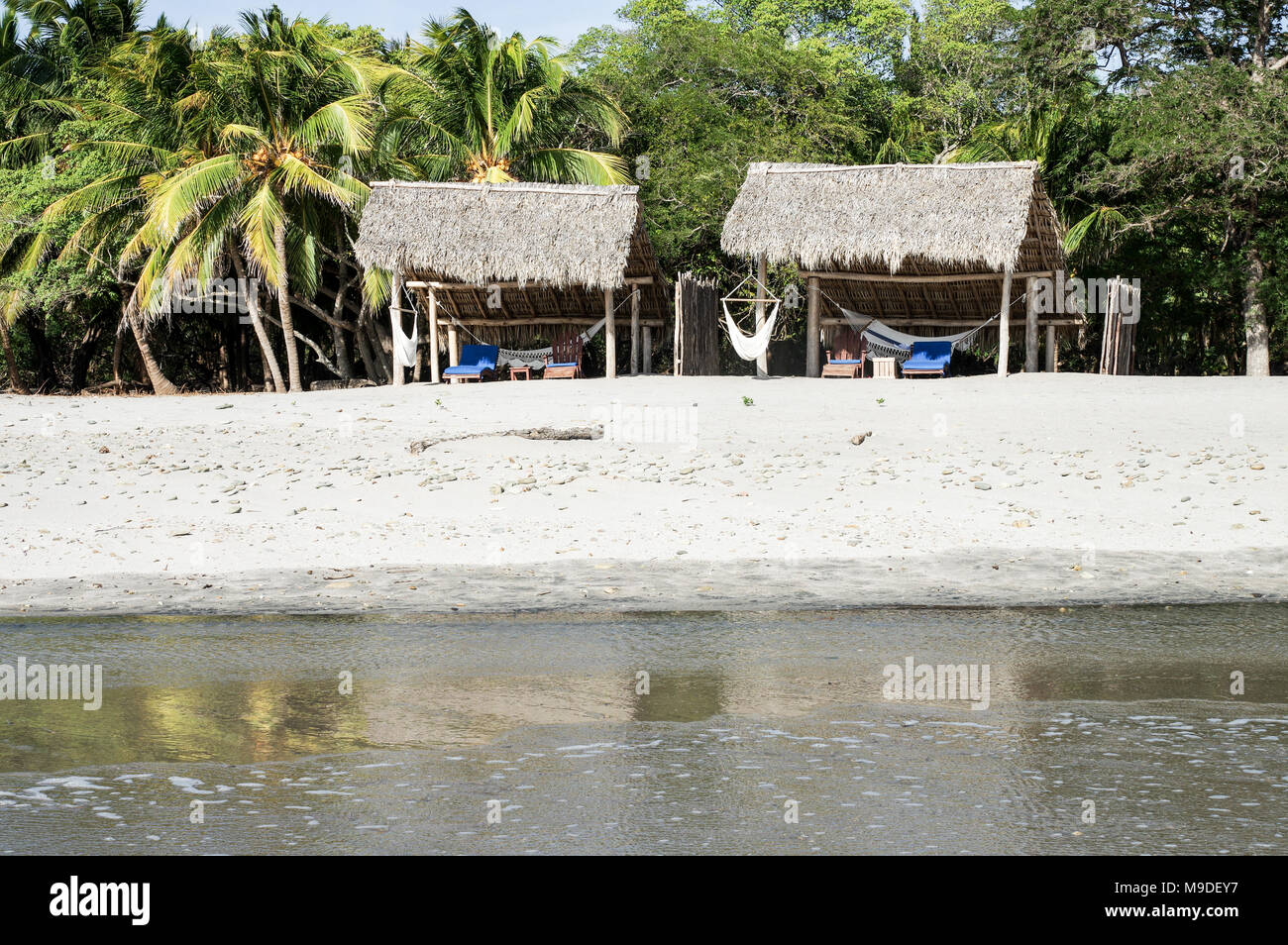 Palm-frienged la plage privée de l'hôtel Morgan's Rock Hacienda et Ecolodge au Nicaragua, en Amérique centrale Banque D'Images