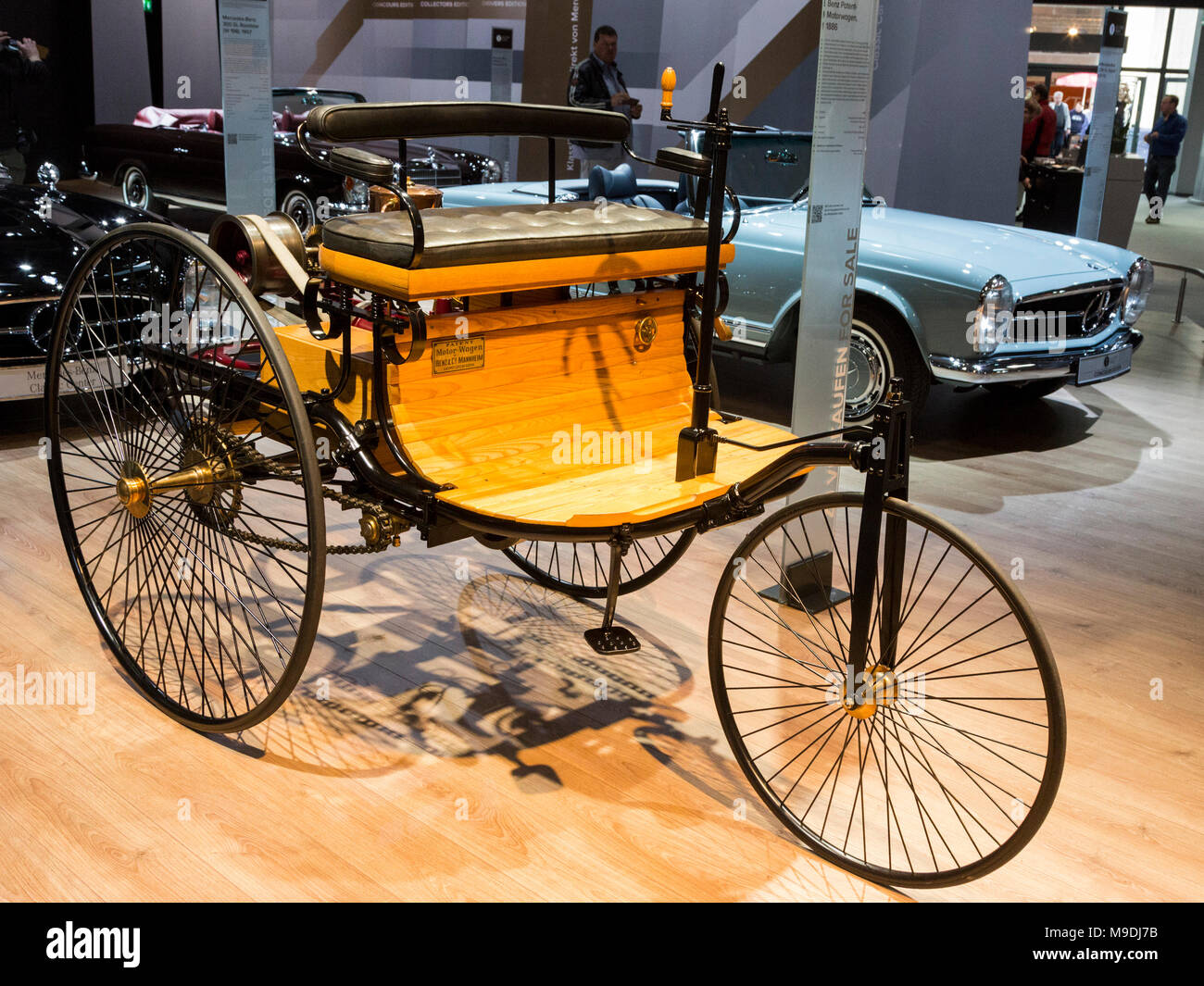 Benz Patent-Motorwagen, 1886. Techno-Classica Essen est le premier salon automobile de classic and vintage cars et automobiles de collection. En 2018, le salon a attiré plus de 185 000 visiteurs. Plus de 1 250 exposants de plus de 30 pays participent. Banque D'Images