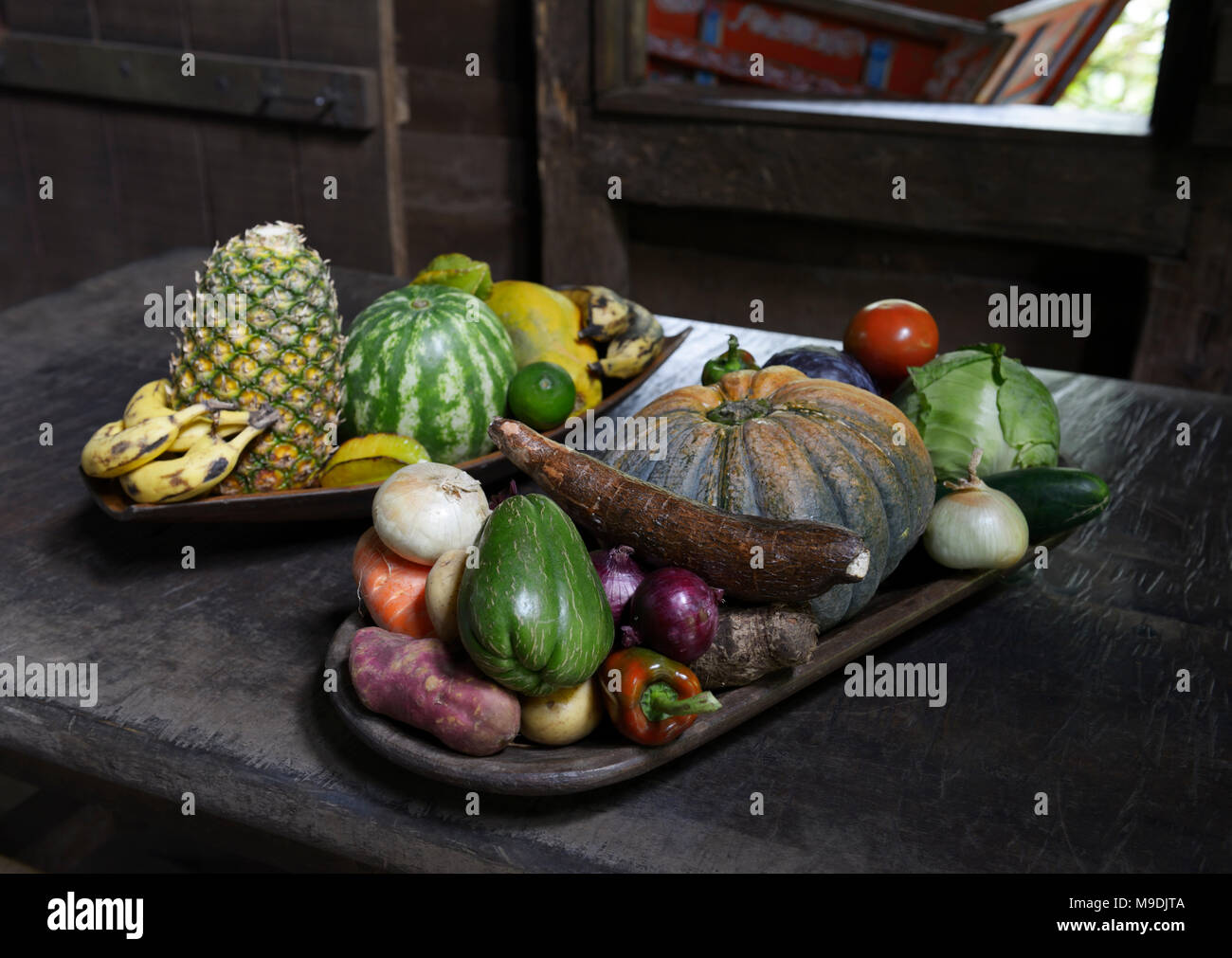 Les fruits et légumes traditionnels sur une table dans une maison, Costa Rica Banque D'Images