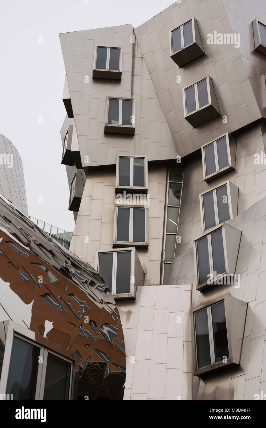 Le Ray et Maria Stata center, conçu par l'architecte Frank Gehry, au Massachusetts Institute of Technology de Cambridge, Massachusetts. Banque D'Images