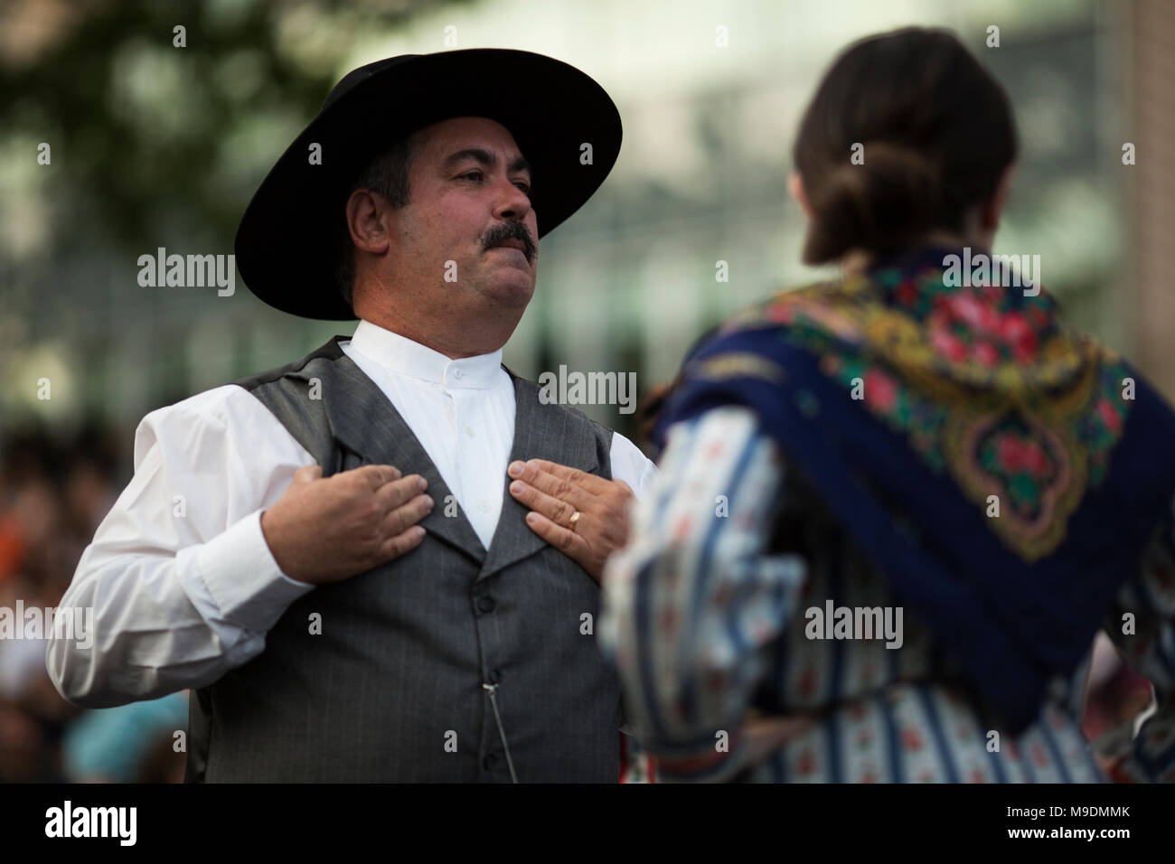 Danseurs folkloriques traditionnels portugais en été, pour un festival à Waterplace Park à Providence, Rhode Island. Banque D'Images
