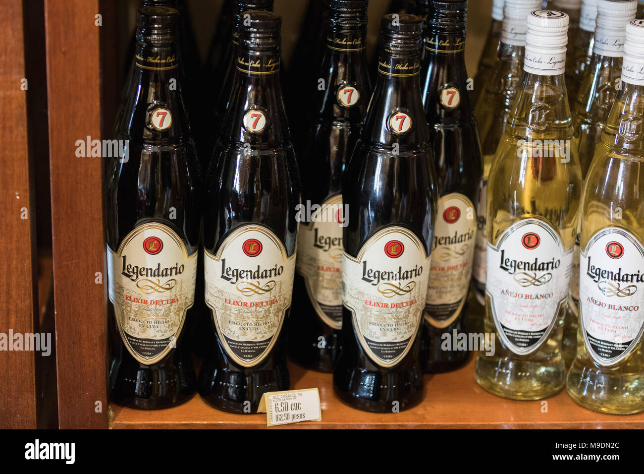 Viñales, Cuba - Mars 14, 2018. Sons de rhum Anejo Blanco 70cl, 40 % Vol. sons de rhum dans l'étagère du magasin. Rhum cubain de sons. Banque D'Images