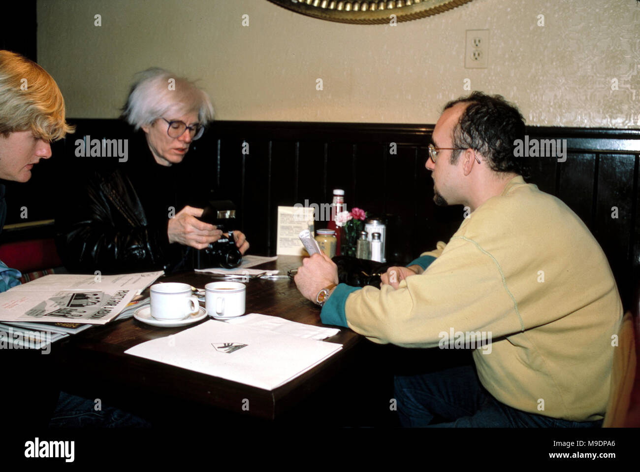 ANDY WARHOL ET Keith HARING JAN. 1987 Hard Rock Café, NEW YORK CITY Crédit : Walter McBride/MediaPunch Banque D'Images