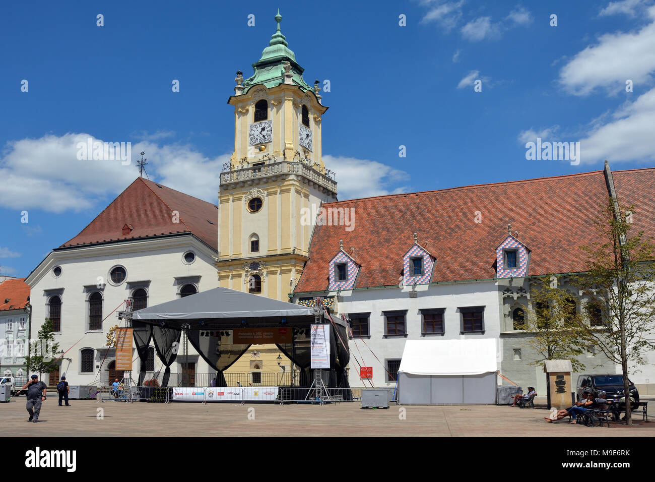 Bratislava, Slovaquie - 14 juin 2017 : l'Ancien hôtel de ville avec musée municipal sur la place principale de la capitale slovaque Bratislava - Slovaquie. Banque D'Images