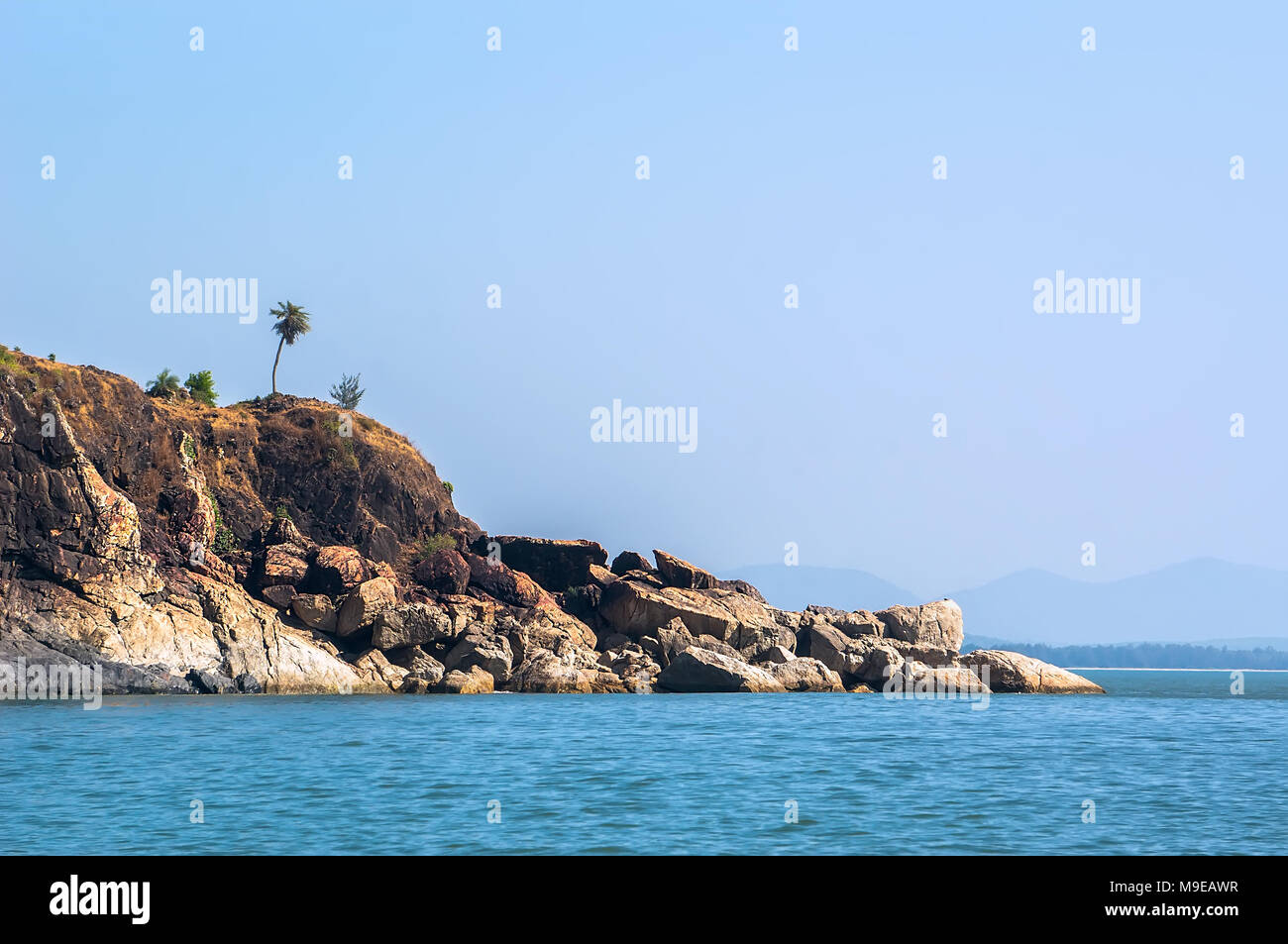 Seychelles, typique des roches et de voir une île tropicale Banque D'Images