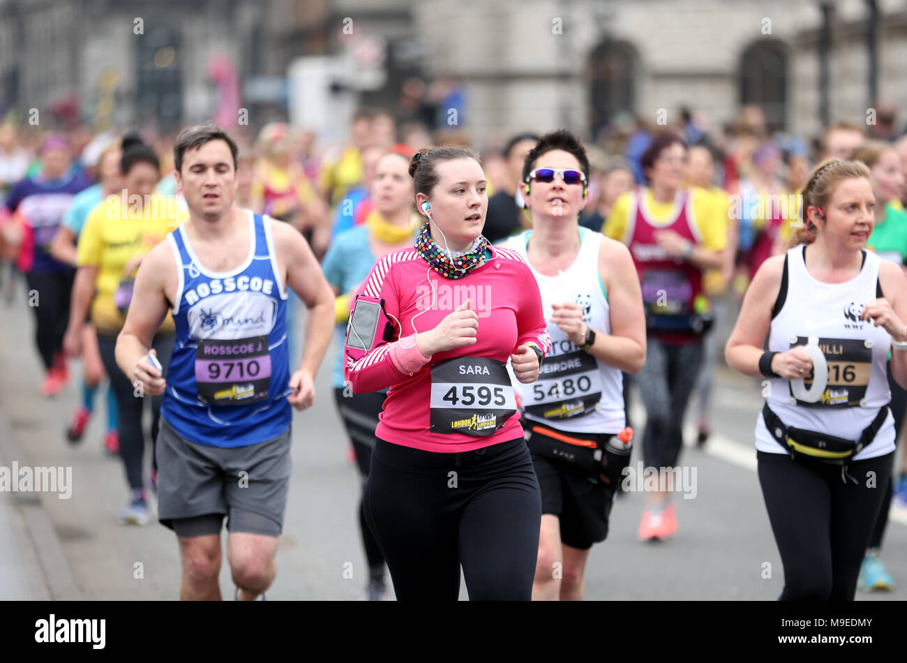 Porteur en action au cours de la 2018 London Landmarks Demi-marathon. Banque D'Images