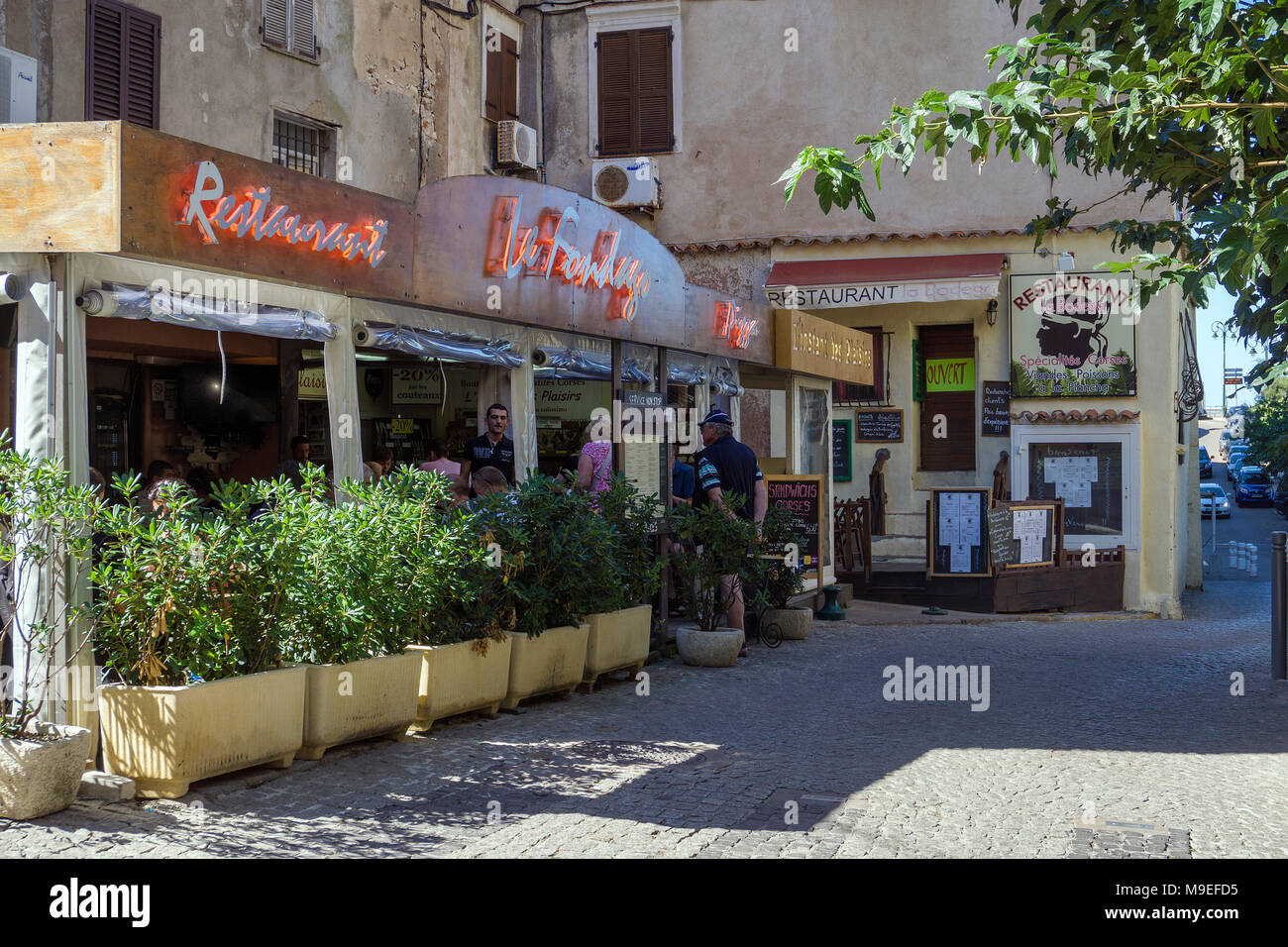 Bar et restaurant à l'ancienne ville de Bonifacio, Corse, France, Europe, Méditerranée Banque D'Images