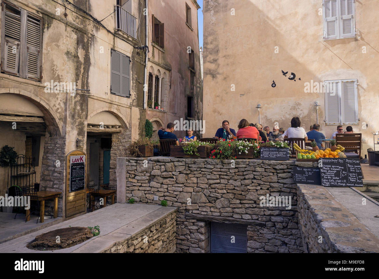 Bar et restaurant à l'ancienne ville de Bonifacio, Corse, France, Europe, Méditerranée Banque D'Images
