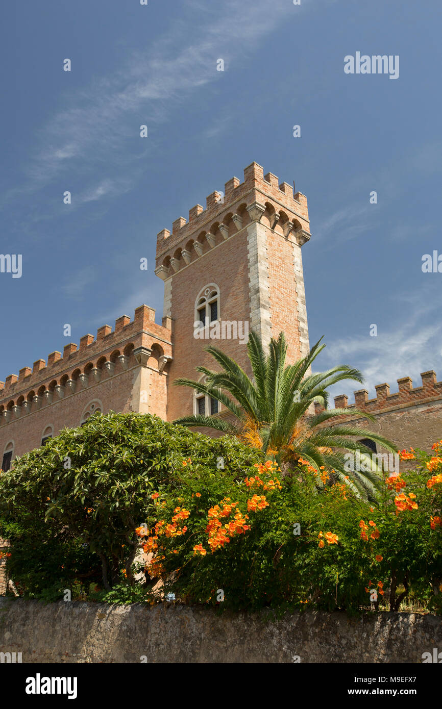 Partie de Bolgheri château Toscane Italie. La région est connue pour sa production de vin. Banque D'Images