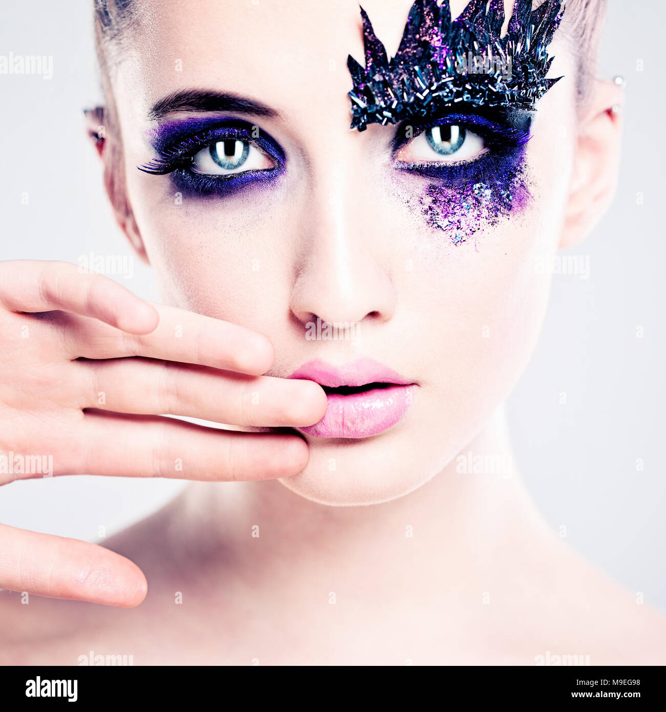 Maquillage d'art Banque de photographies et d'images à haute résolution -  Alamy