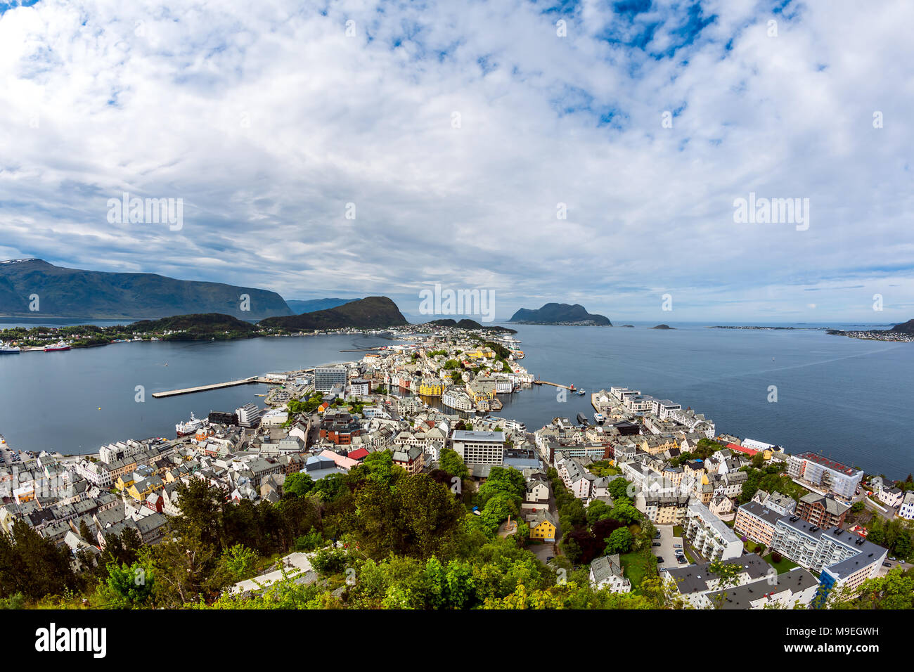 Aksla à la ville d'Alesund , la Norvège. C'est un port de mer, et est réputé pour sa concentration d'architecture Art Nouveau. Banque D'Images