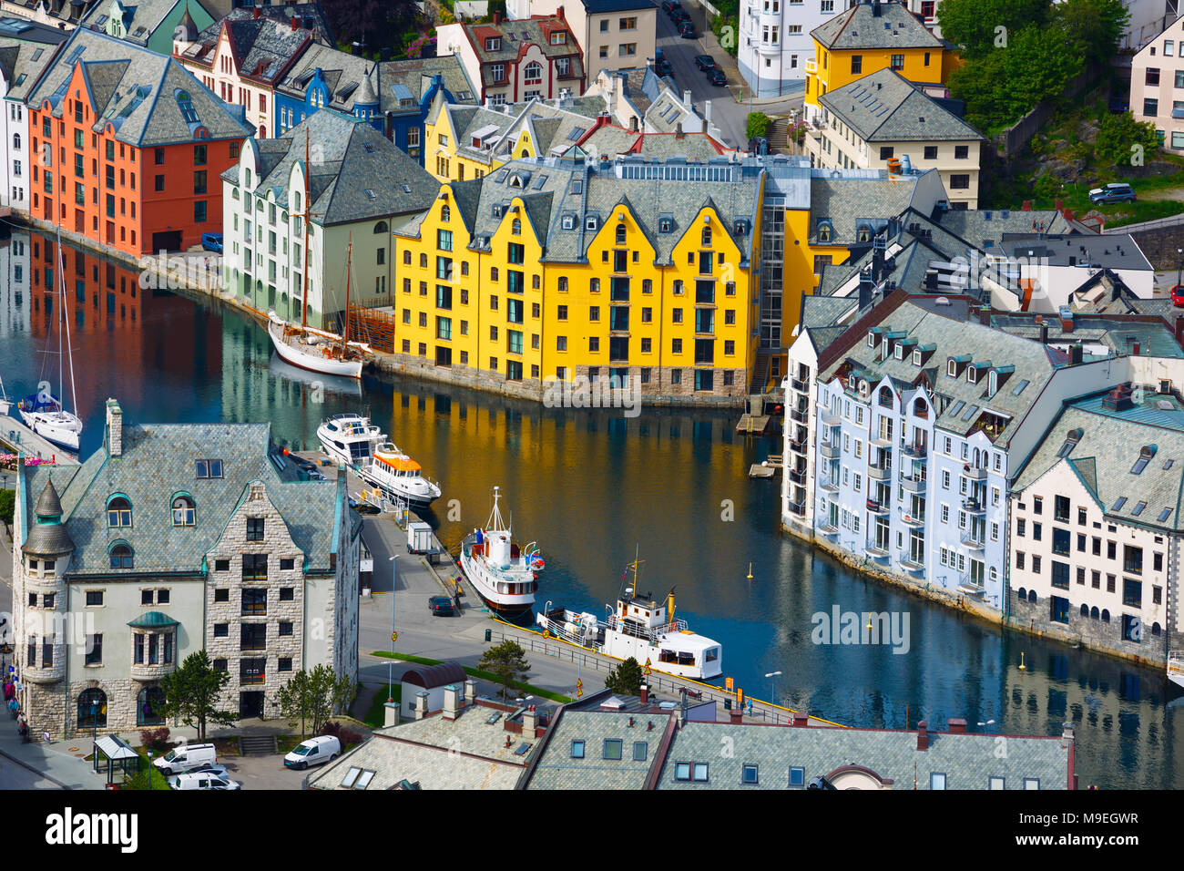 Aksla à la ville d'Alesund , la Norvège. C'est un port de mer, et est réputé pour sa concentration d'architecture Art Nouveau. Banque D'Images