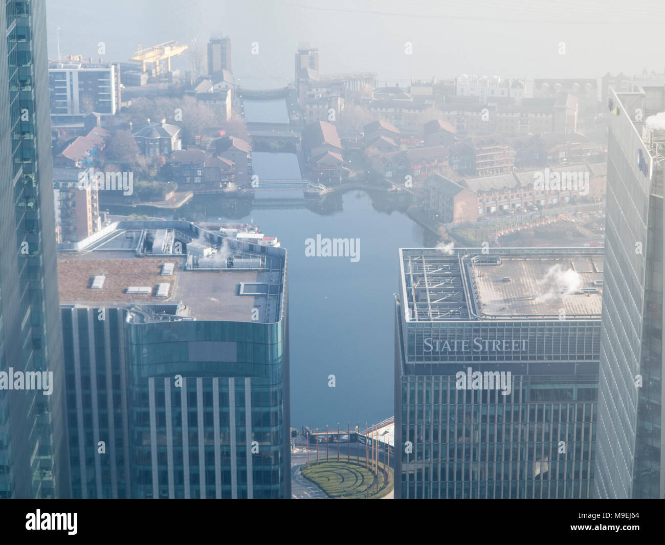 State Street Bank sur un misty pour commencer la journée de travail dans les docks, à Londom Banque D'Images