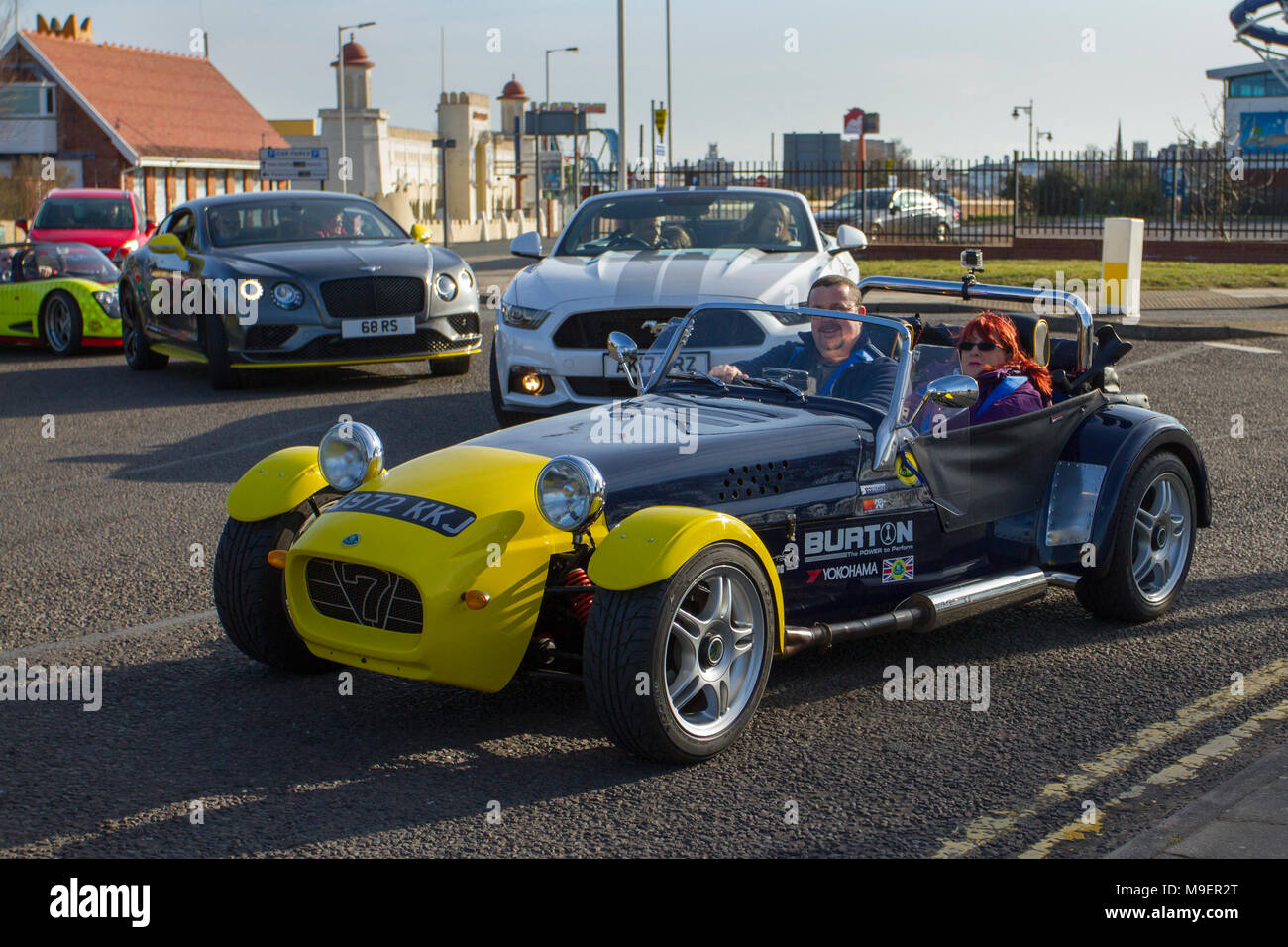 Westfield 7 Sportscars à l'événement Nord-Ouest Supercar à l'arrivée des voitures et des touristes dans la station côtière, les voitures sont les plus impressionnantes sur l'esplanade du front de mer. Les amateurs de voitures classiques et de voitures d'équipement profitent du temps chaud pour une journée de sortie en voiture. Banque D'Images