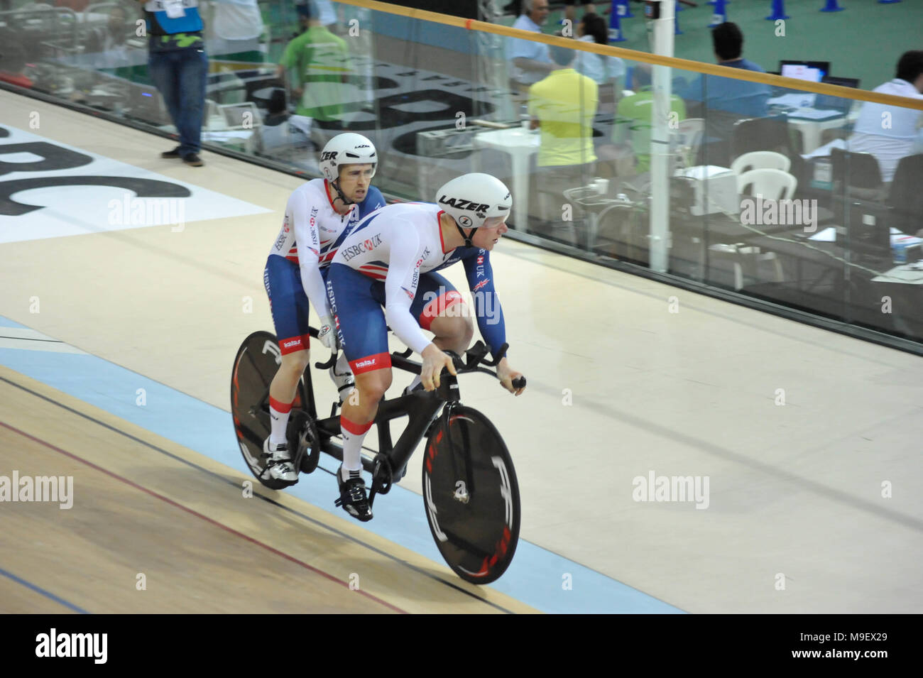 Rio de Janeiro, Brésil. 24Th Mar, 2018. Les Britanniques Neil Fachie et Matthieu Rotherham (Rider) de la compétition et gagner le 1km contre la montre, la catégorie B, au cours de la Parachute tenue au vélodrome olympique de Rio à Rio de Janeiro, le Crédit : Nayra Halm/FotoArena/Alamy Live News Banque D'Images