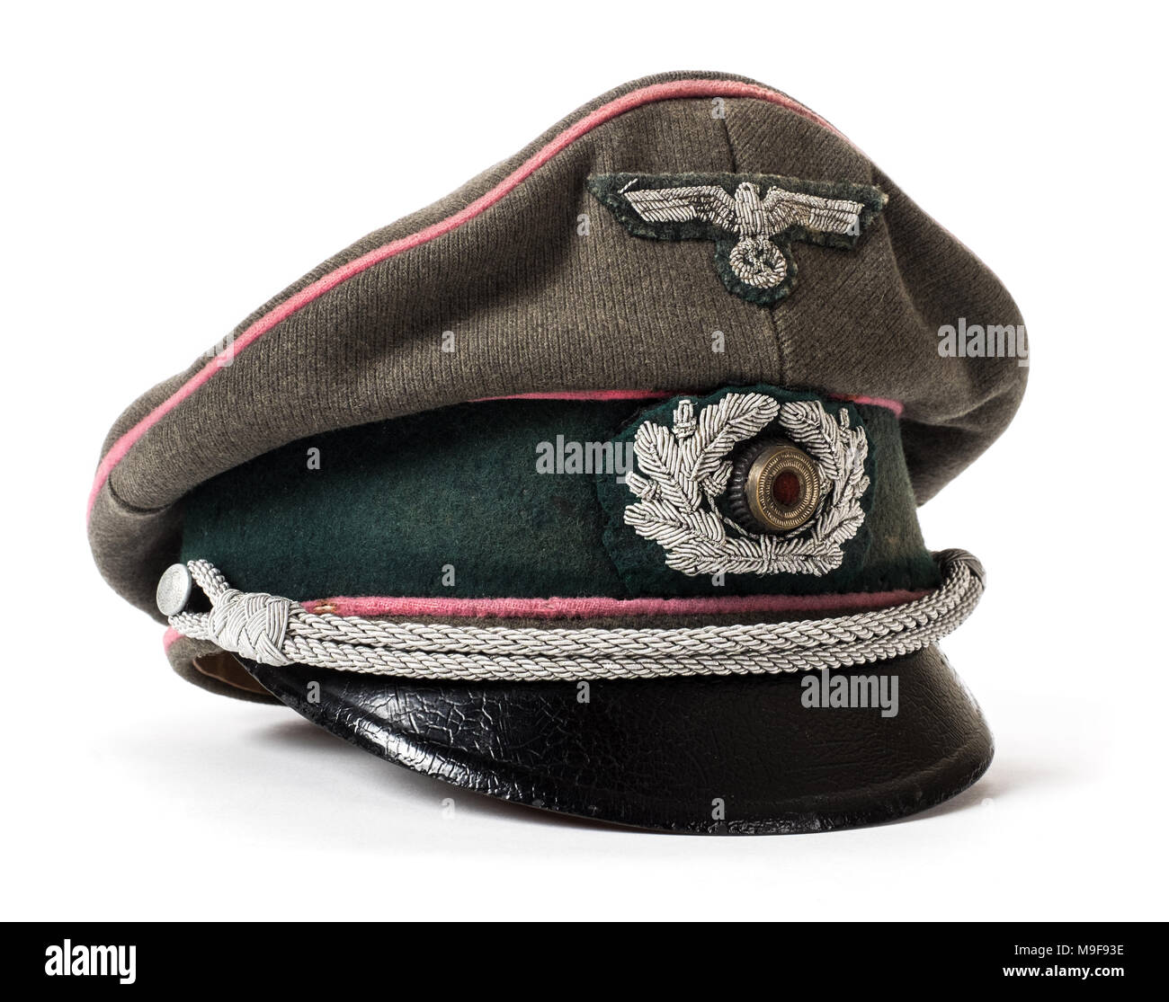 WW2 Troisième Reich allemand Panzer Officer's visière avec insigne en tissu et Wermacht eagle Banque D'Images