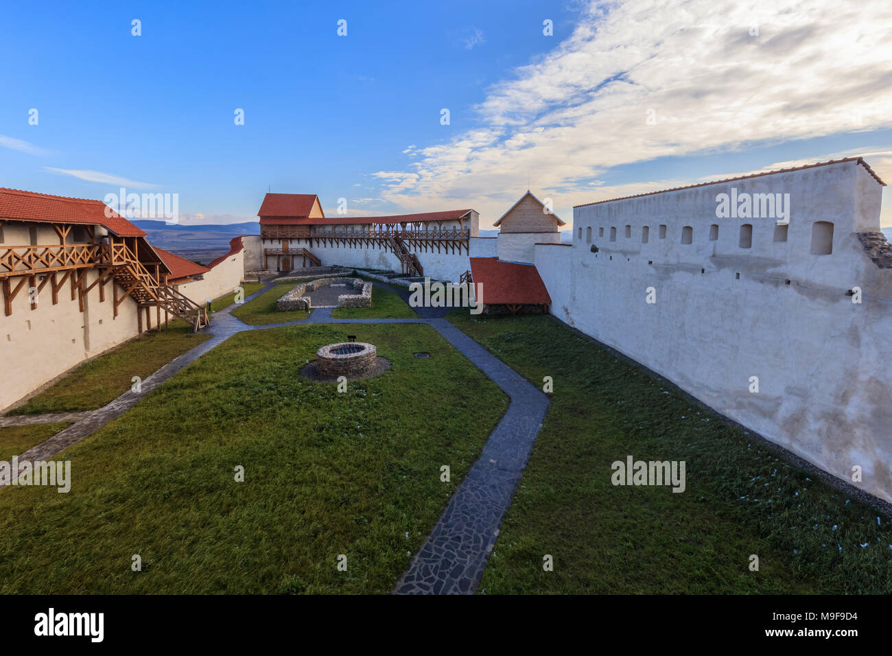 Vue de la forteresse Feldioara. La Transylvanie, Roumanie Banque D'Images