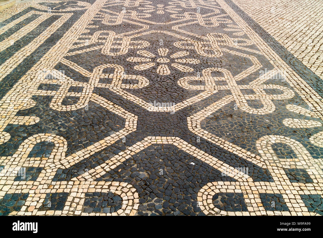 Mosaïque Vintage trottoirs dans le centre-ville historique de Lisbonne, Portugal. Banque D'Images