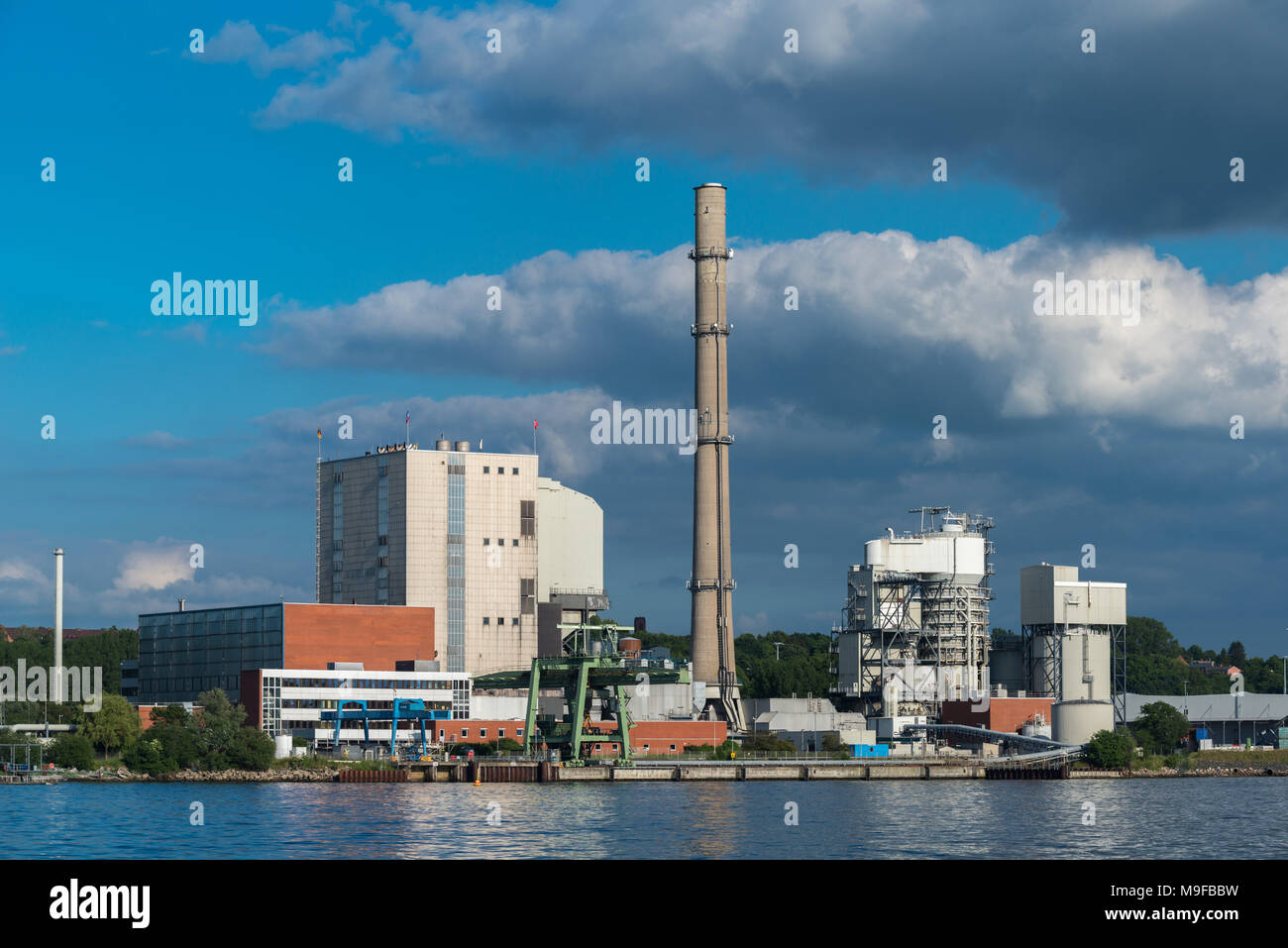 Le charbon- fondé power station au Fjord de Kiel, Kiel, Schleswig-Holstein, Allemagne, Europe Banque D'Images