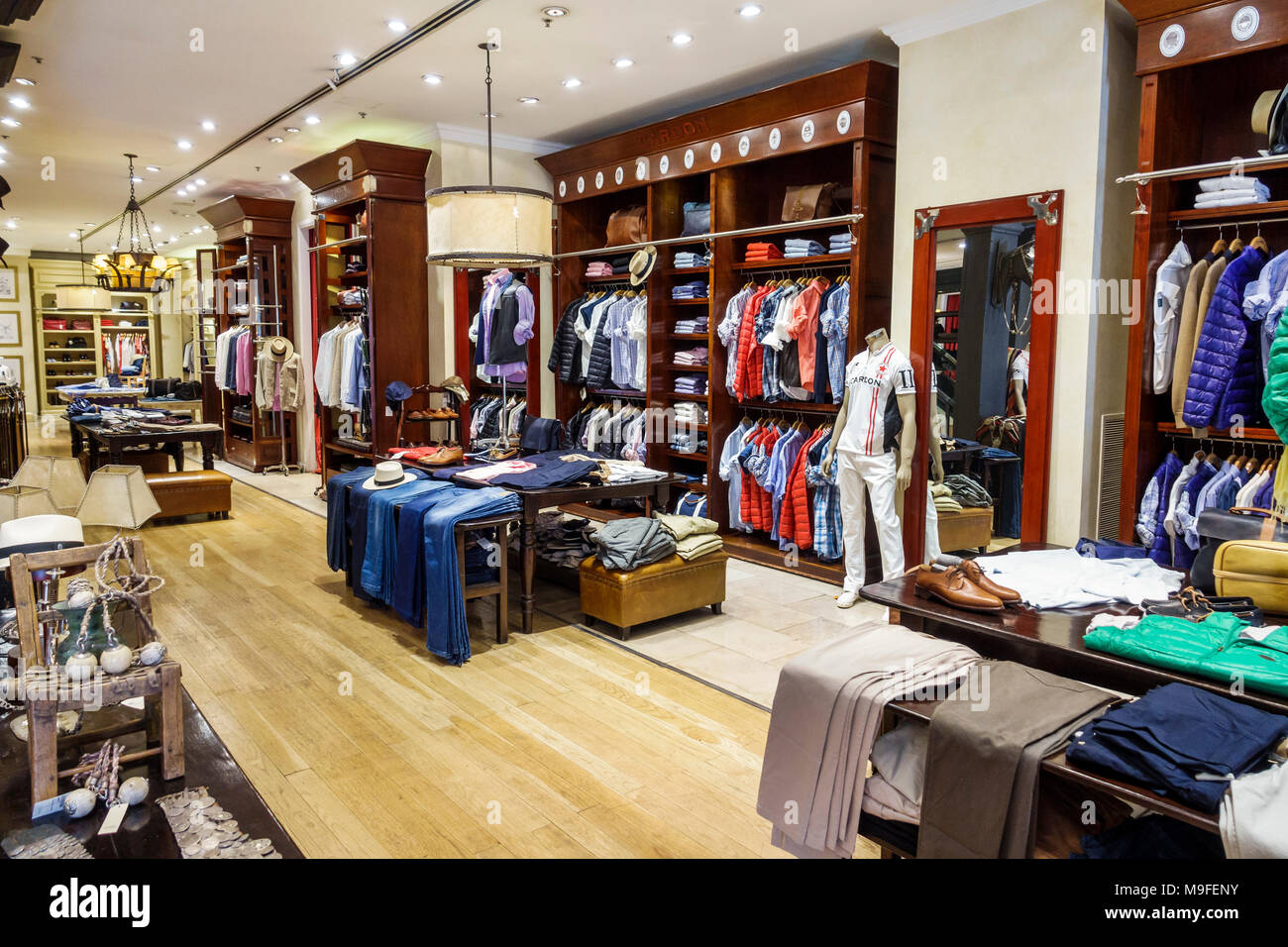 Mannequin de magasin Banque de photographies et d’images à haute résolution Alamy