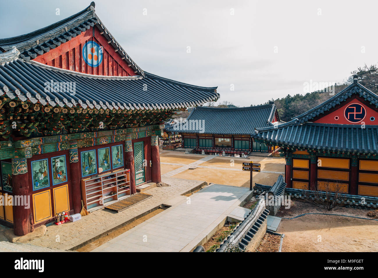 Dans l'architecture traditionnelle coréenne temple Donghwasa, Daegu, Corée Banque D'Images