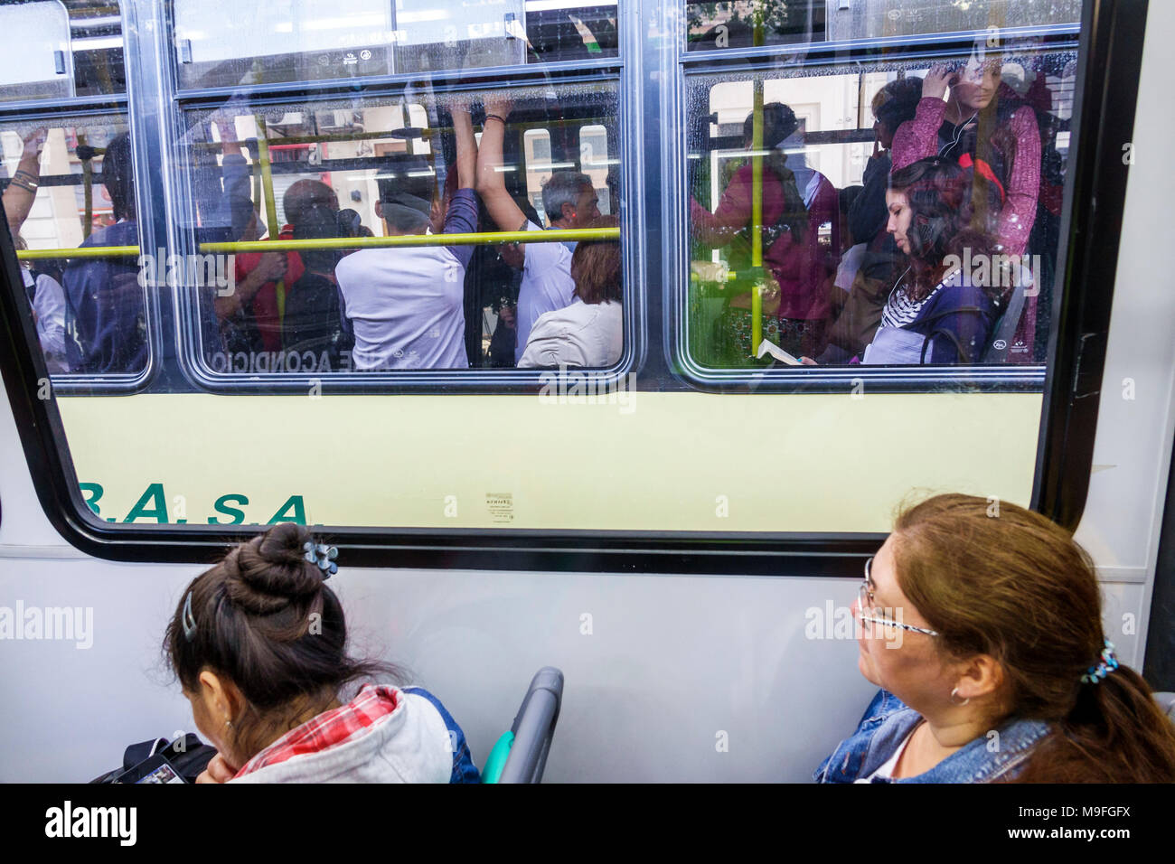 Buenos Aires Argentina, bus, transports en commun, passagers rider riders, adultes femme femmes femme femme dame, visiteurs voyage tour Banque D'Images