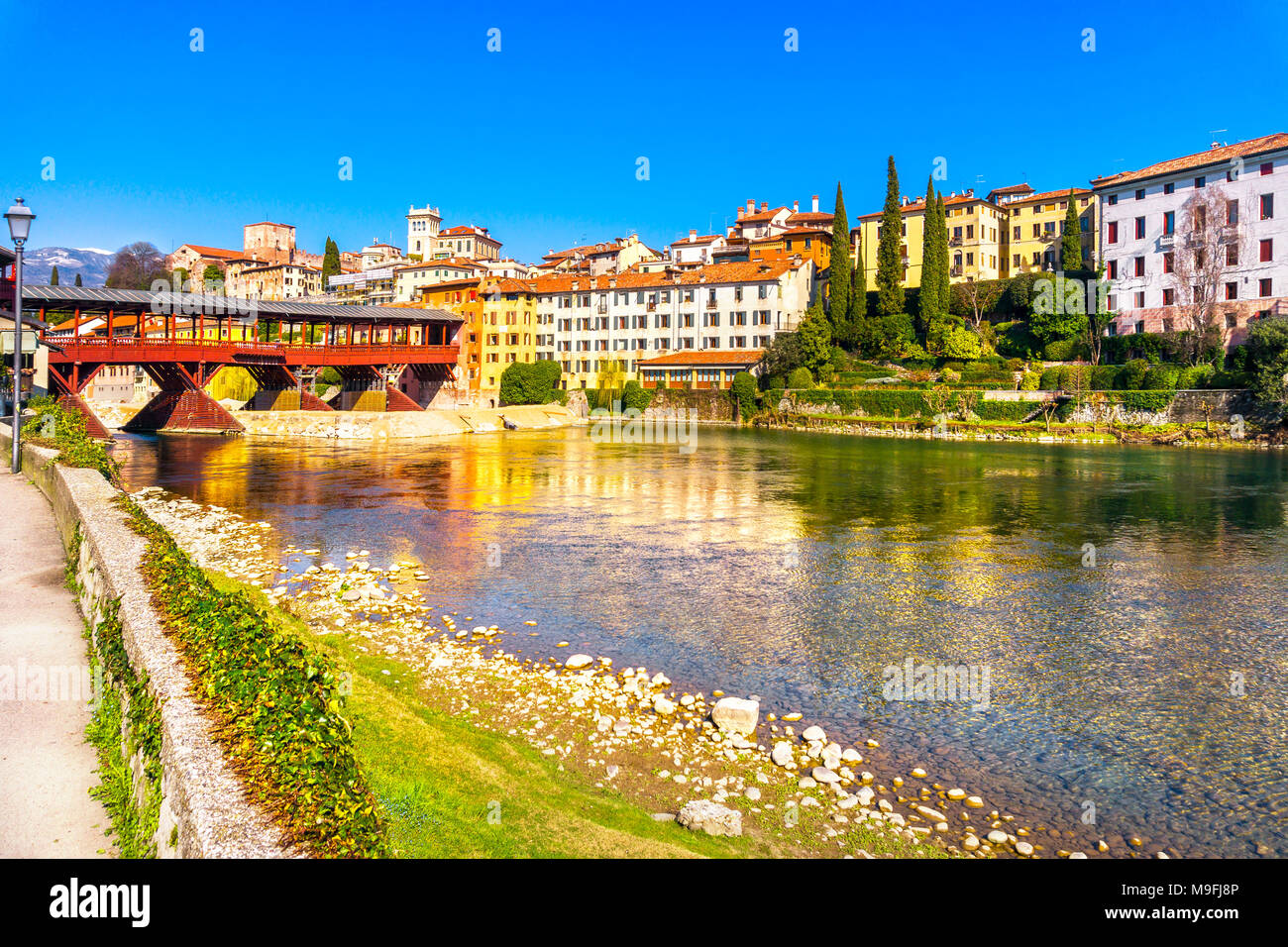 Bassano del Grappa, le vieux pont également connu sous le pont de la rivière Brenta et Alpini. Vicenza, Italie Europe Banque D'Images
