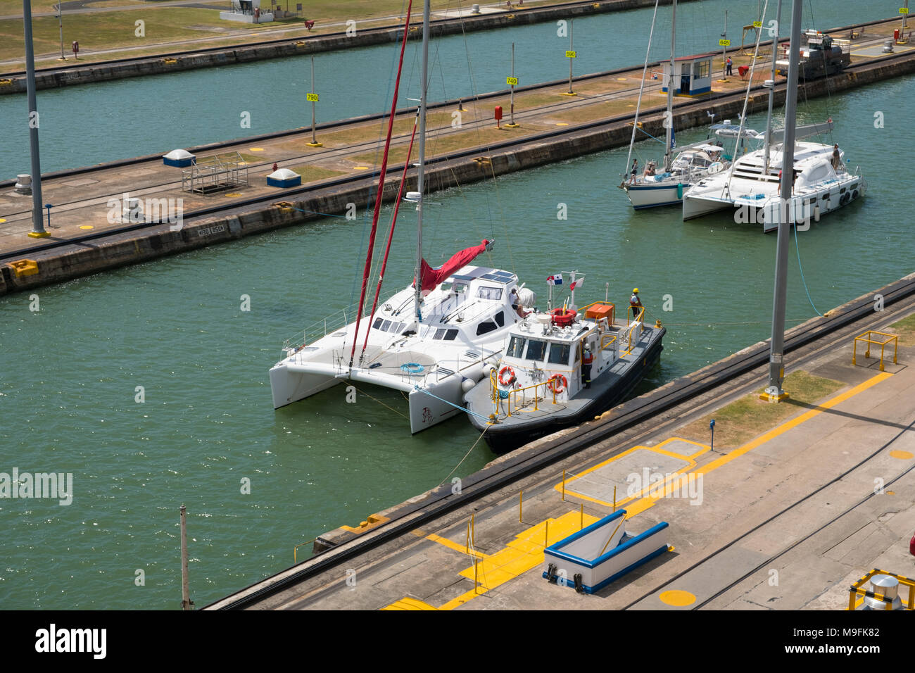 La ville de Panama, Panama - mars 2018 : Bateaux à voile traversant le Canal de Panama, Panama City, Miraflores Banque D'Images