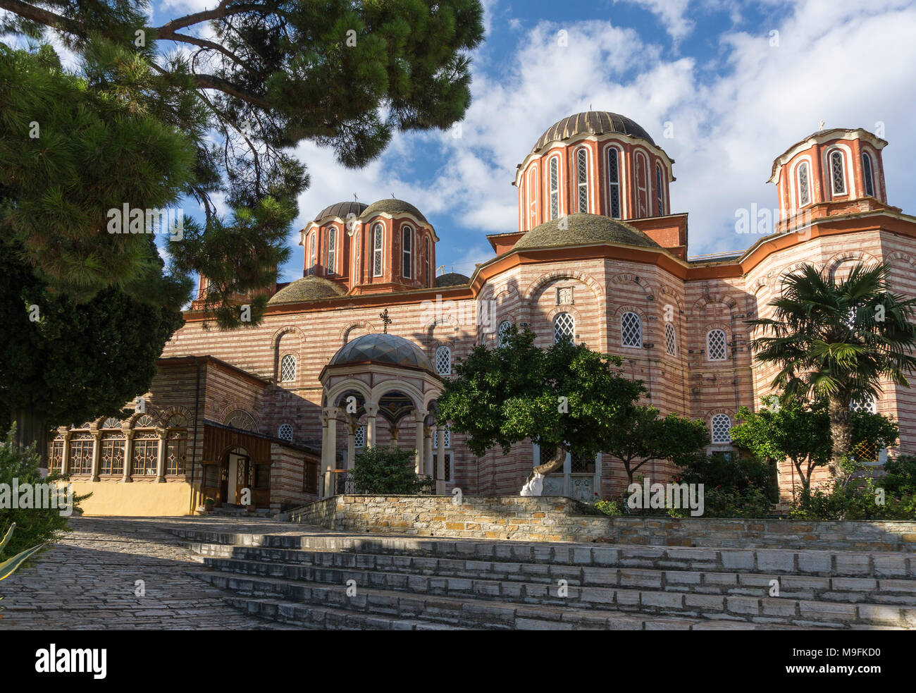 La nouvelle église, katholikon, construit dans les années 1820, au monastère de Xenophontos sur la côte sud-ouest de la péninsule Athos, la Macédoine, la Grèce du Nord Banque D'Images