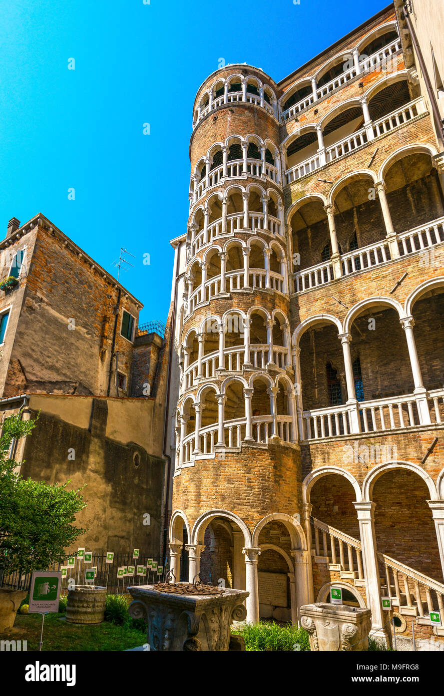 / Venise Italie - Juin 20, 2017 : Avis de Palazzo Contarini del Bovolo avec arch en colimaçon. L'escalier mène à une arcade, offrant un Banque D'Images