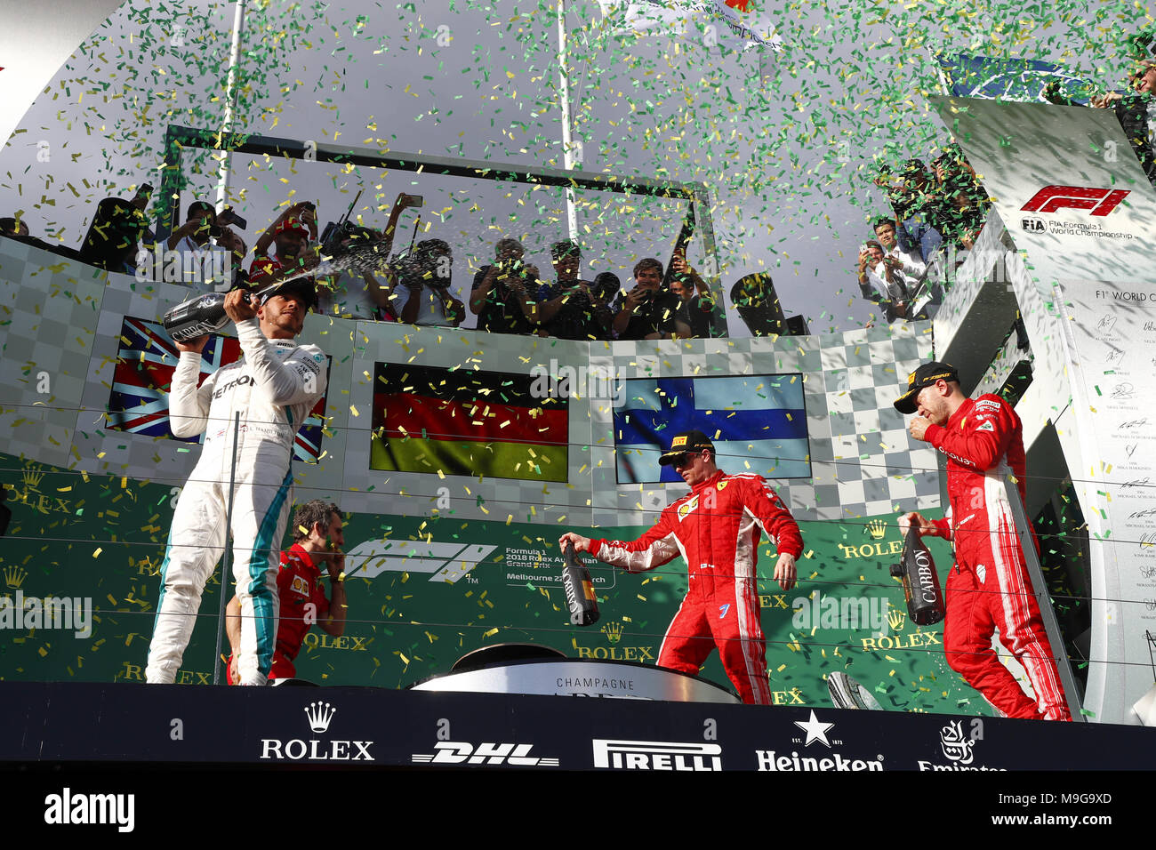 Melbourne, Australie. Mar 25, 2018. Sport Automobile : Championnat du Monde de Formule 1 de la FIA 2018, Melbourne, Victoria : mécaniques : Formule 1 2018 Rolex Grand Prix d'Australie, Lewis Hamilton (Mercedes AMG F1, 2e position, Sebastian Vettel, Ferrari, 1ère position, et Kimi Raikkonen, Ferrari, 3ème position, sur le podium. | conditions dans le monde entier : dpa Crédit photo alliance/Alamy Live News Banque D'Images