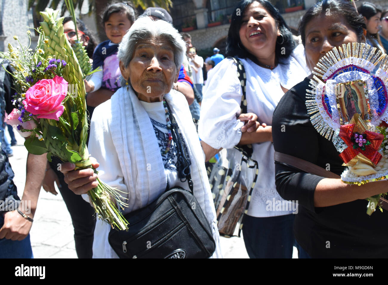 CIDADE DO México, DF - 25.03.2018 : SEMANA SANTA : DOMINGO DE RAMOS - Des milliers de religieux se sont réunis à l'église du sanctuaire de la réparation pour bénir leurs paumes, qui commence la Semaine Sainte le 25 mars 2018 à Mexico, Mexique. (Photo : Carlos Tischler/Fotoarena) Banque D'Images