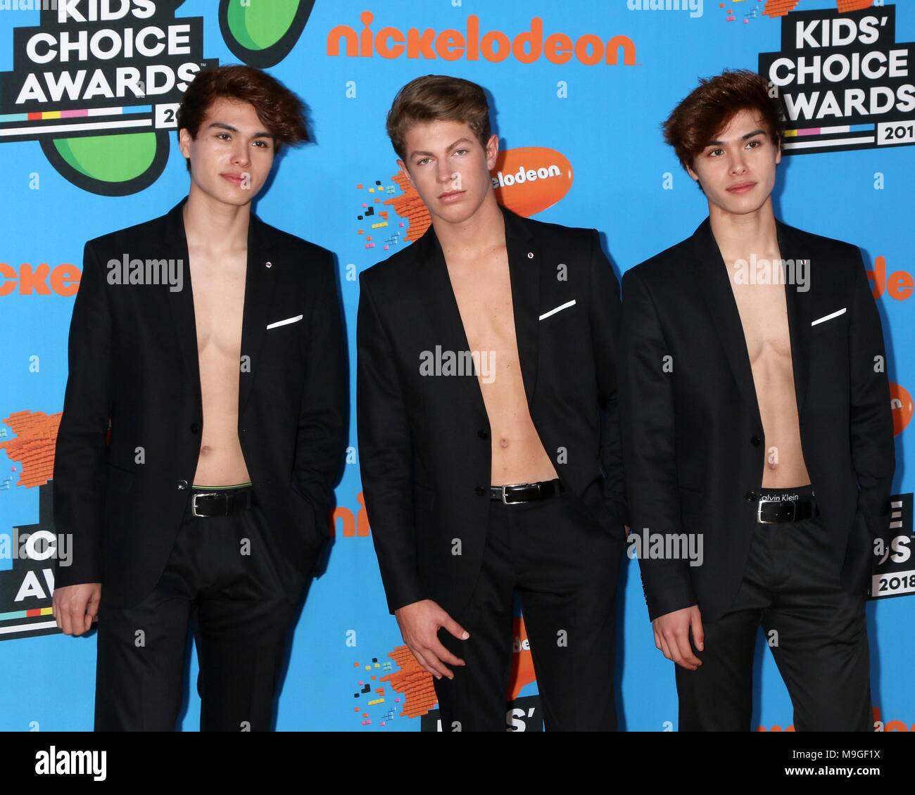 Alex Stokes, Ben Azelart, Alan Stokes aux arrivées de Nickelodeon's Kids' Choice Awards 2018 - Partie 2, le Forum, Inglewood, CA, le 24 mars 2018. Photo par : Priscilla Grant/Everett Collection Banque D'Images