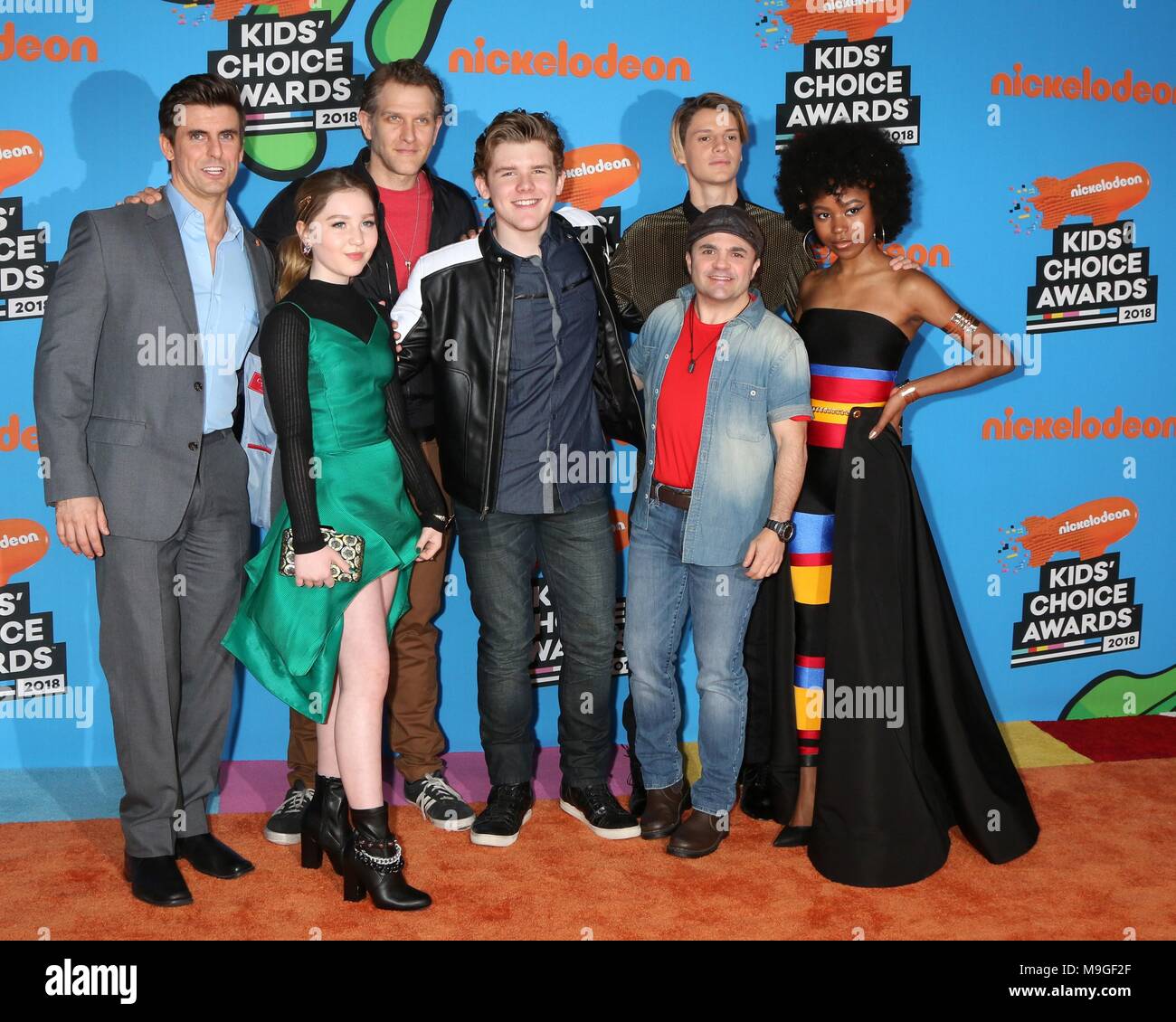 Henry Danger exprimés, Cooper Barnes, Ella Anderson, Jeffrey Nicholas Brown, Michael Cohen,Jace Norman, Sean Ryan Fox, Riele Downs au hall des arrivées pour le Nickelodeon Kids' Choice Awards 2018 - Partie 2, le Forum, Inglewood, CA, le 24 mars 2018. Photo par : Priscilla Grant/Everett Collection Banque D'Images