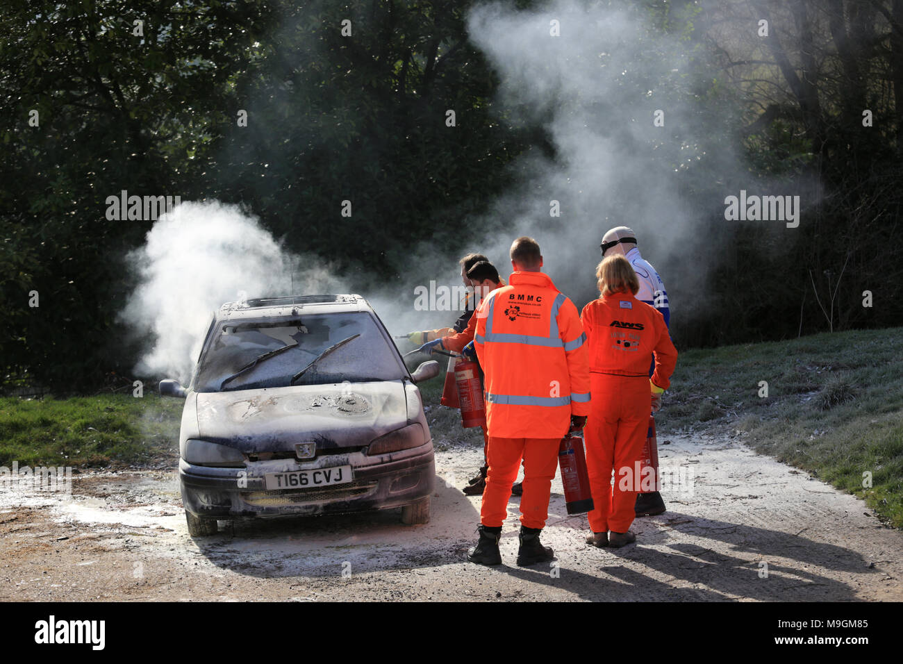 Motor Sport formation à la lutte contre l'incendie en cours de maréchaux. Banque D'Images