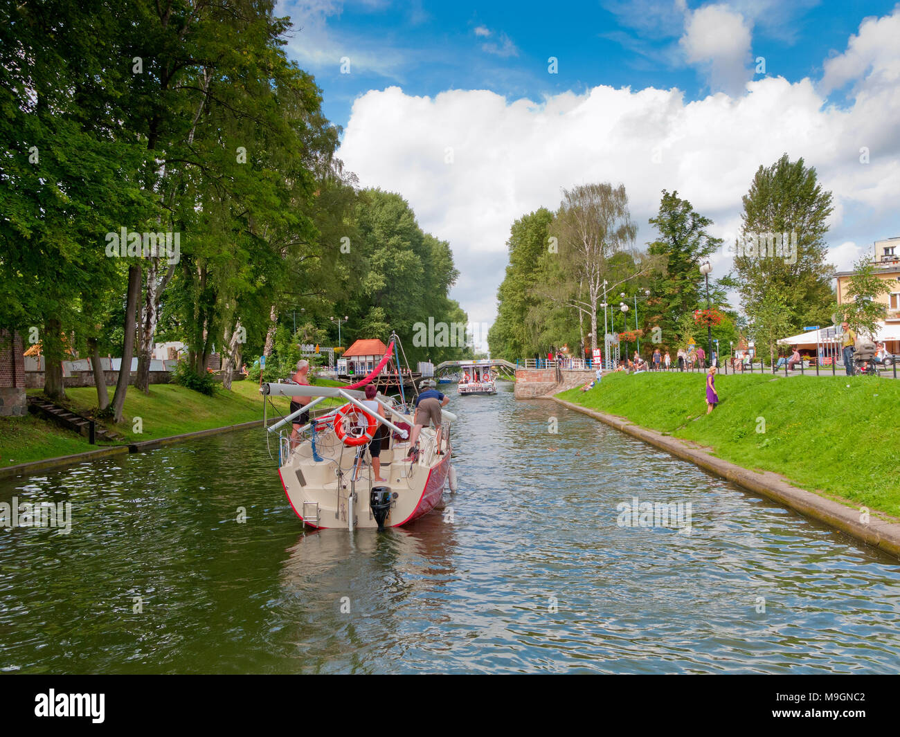 Luczanski voyage canal par Giżycko la ville. Lacs de Mazurie District. Warmian-Masurian province, en Pologne. L'Europe. Banque D'Images