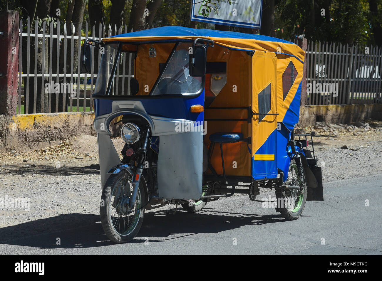 Drôle de cyclomoteurs à Cusco Pérou taxi Banque D'Images