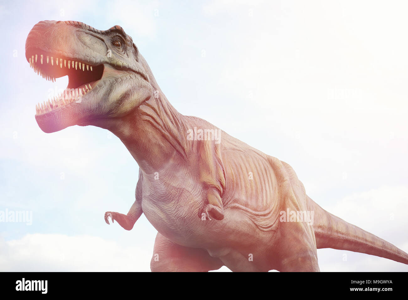 Parc de dinosaures. Un dinosaure sur le fond de la nature. Toy d Banque D'Images