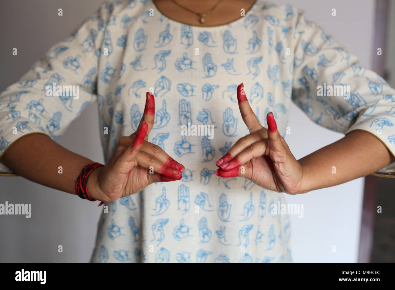 Mudra ou geste de la main utilisés en danse classique indienne Banque D'Images