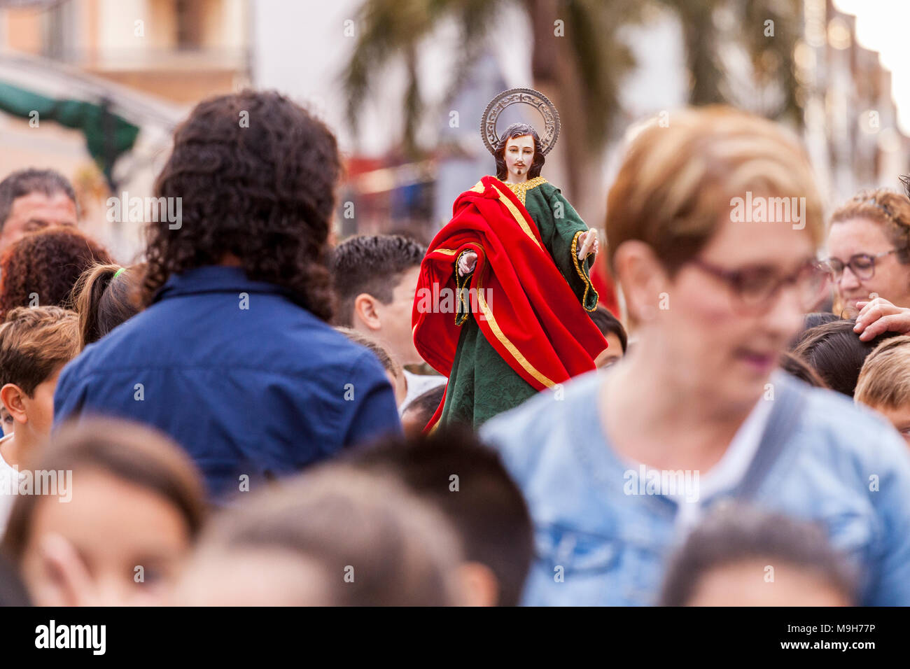 Des statuettes de Jésus Christ et de la Vierge Marie dans une procession catholique pour Pâques, la semaine sainte, à Adeje, Tenerife, Canaries, Espagne Banque D'Images