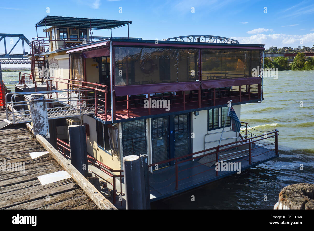 Le capitaine fier Pédalo Croisières sur le pier de Murray Bridge, l'Australie, l'Australie a Göteborg Banque D'Images