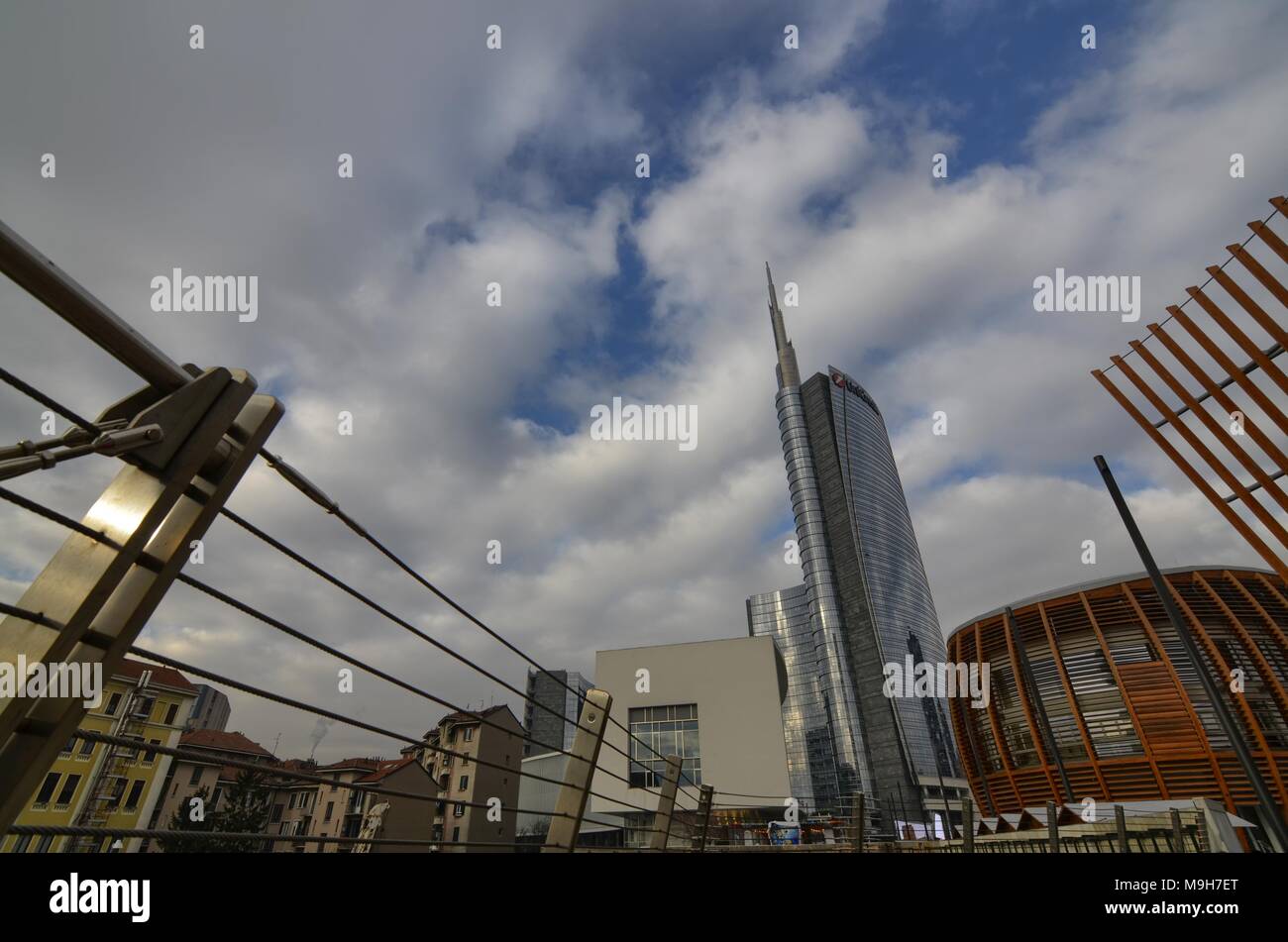 Milan, Lombardie en Italie. 31 décembre 2017. Les gratte-ciel de Milan, moderne, très élevé, les surfaces de miroir, chantier de construction. Banque D'Images