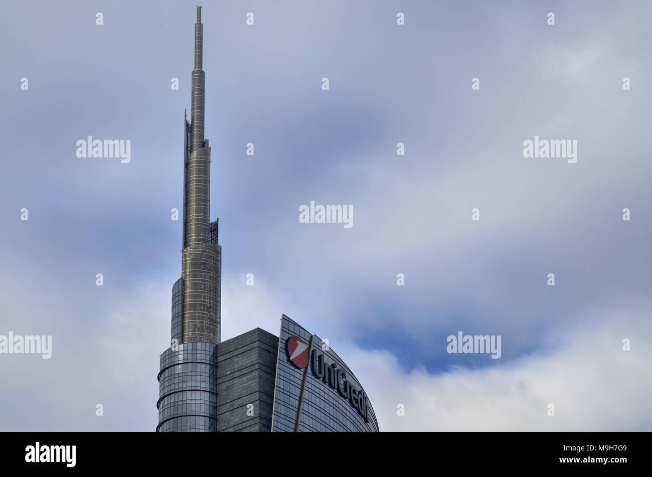 Milan, Lombardie en Italie. 31 décembre 2017. Les gratte-ciel de Milan, moderne, très élevé, les surfaces de miroir, chantier de construction. Banque D'Images