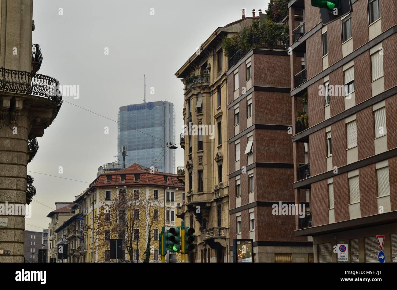 Milan, Lombardie en Italie. 31 décembre 2017. Les gratte-ciel de Milan, moderne, très élevé, les surfaces de miroir, chantier de construction. Banque D'Images