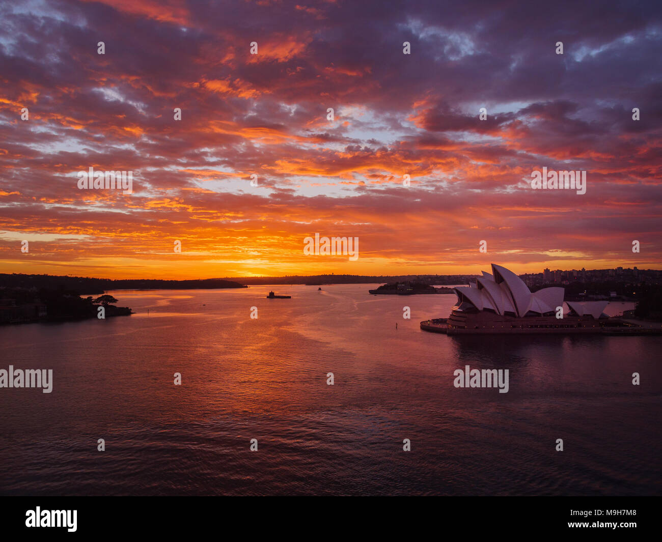 Magnifique soleil sur le port de Sydney Banque D'Images