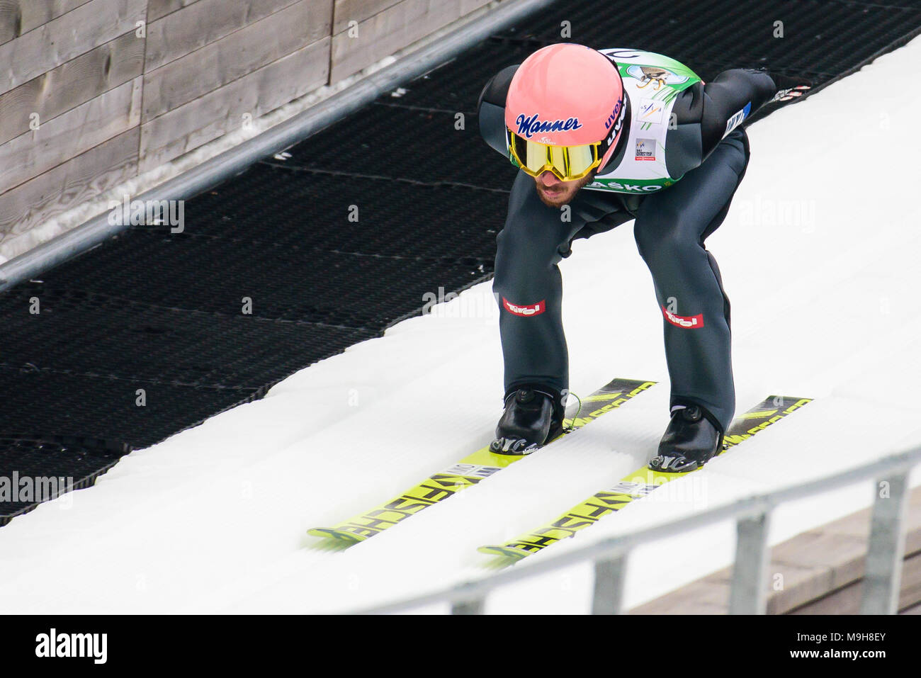 Planica, en Slovénie. Mar 25, 2018. Manuel Fettner d'Autriche fait concurrence au cours de la compétition de saut à ski à Planica SIF finales de la Coupe du Monde le 25 mars 2017 à Planica, en Slovénie. Credit : Rok Rakun/Pacific Press/Alamy Live News Banque D'Images