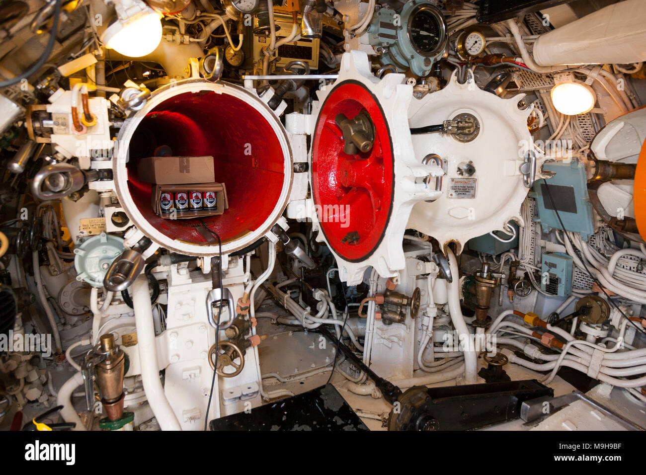 L'arrière du compartiment des torpilles, & tube, du HMS Alliance, l'une classe / classe Amphion, sous-marins de la Royal Navy Submarine Museum, Gosport, nr Portsmouth (Royaume-Uni 95 Banque D'Images